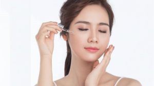 nên mua serum hay kem dưỡng