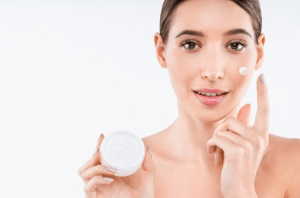 nên mua serum hay kem dưỡng