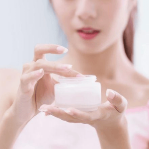 Kem dưỡng trắng da mặt cấp ẩm và cải thiện sắc tố da