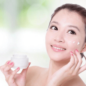Kem dưỡng trắng da mặt giúp làm sáng và đều màu da