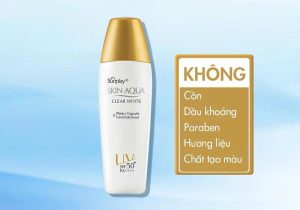 Thoa kem chống nắng cho da mặt trước khi ra nắng, giúp bảo vệ da khỏi tác hại ánh nắng mặt trời và giảm nguy cơ nám, thâm mụn